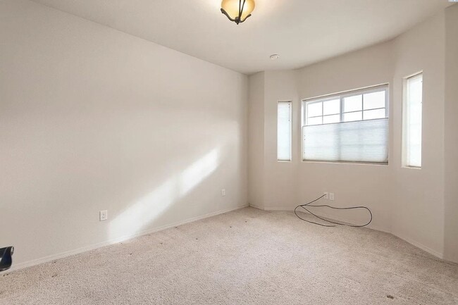 Building Photo - Charming 2 Bedroom, 2 Bath Duplex in an Excellent Location!