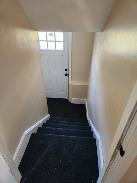Side Entry - 4607 James St