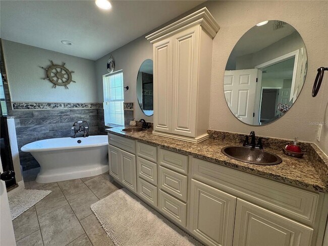 Building Photo - 5615 SW 138th Terrace