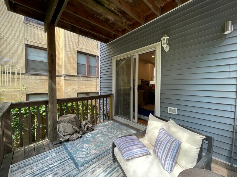 Building Photo - 3130 N Kimball Ave