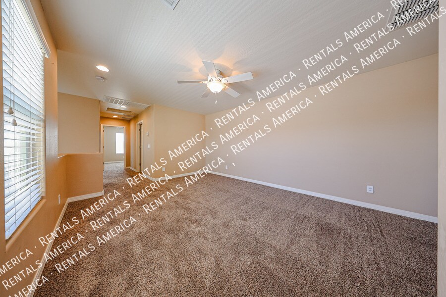 Building Photo - 8959 W Northview Ave