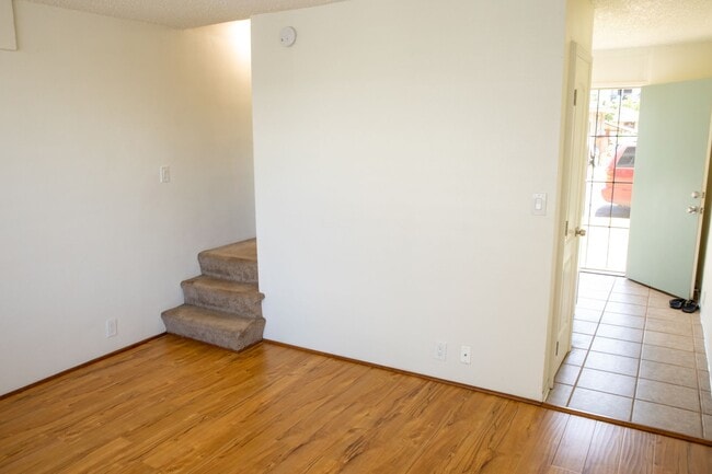 Building Photo - 2 BR/ 1 Bath Low- rise Apartment
