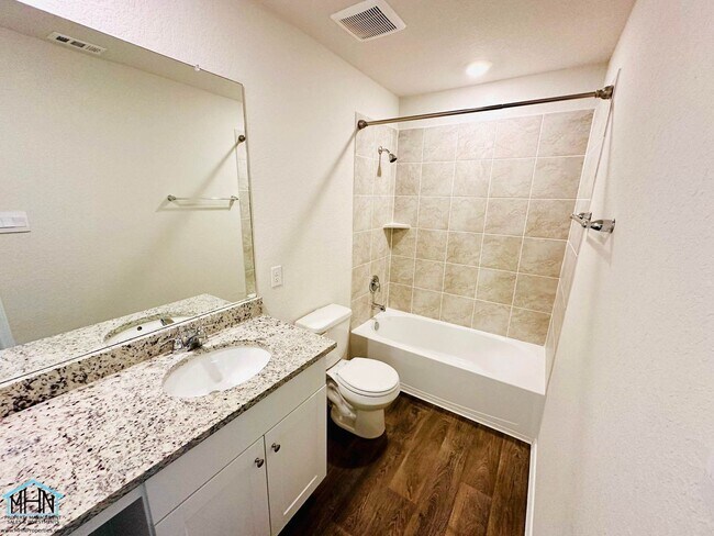 Building Photo - Spacious 4 Bed, 2.5 Bath Two-Story Home, 1...