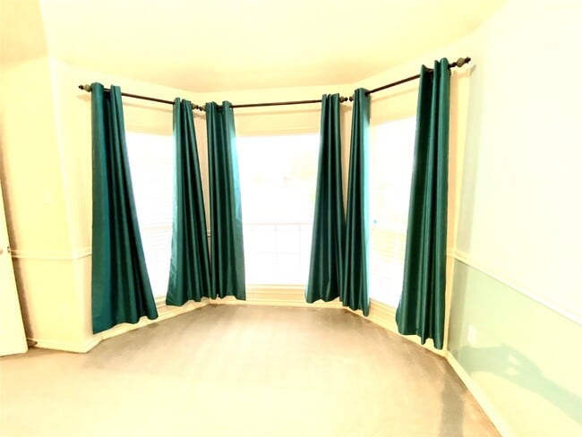 Building Photo - 6006 Country Ridge Dr