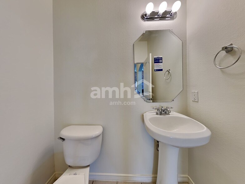 Building Photo - 1385 Tanglevine Dr