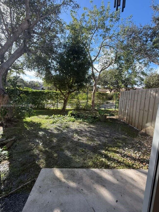 Building Photo - 448 NE 21st Ave