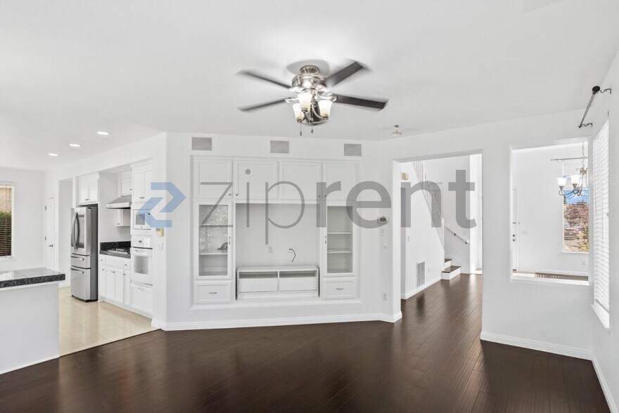 Building Photo - Unit