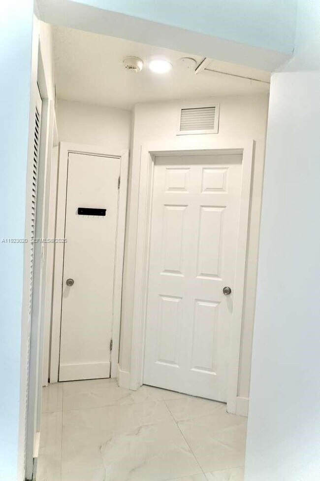 Building Photo - 1213 NW 6th Ave