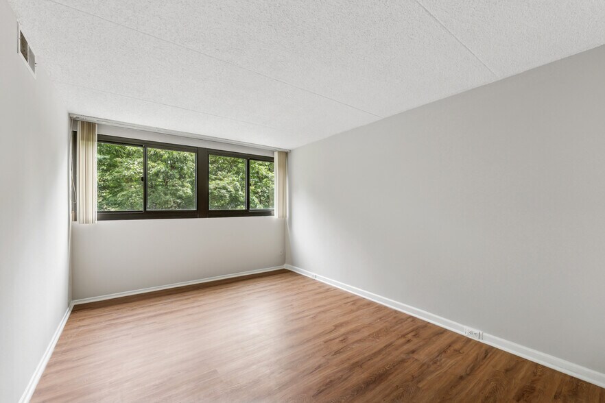 Building Photo - 5911 Edsall Rd