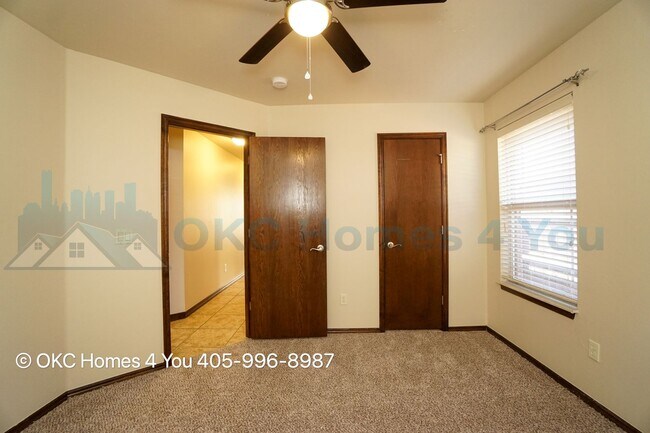 Building Photo - Executive Home in Yukon Schools