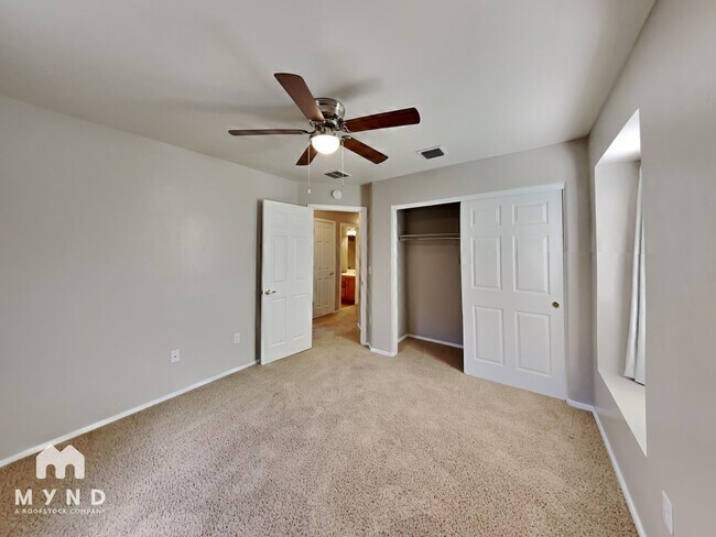 Building Photo - 5733 E Bellow Ln