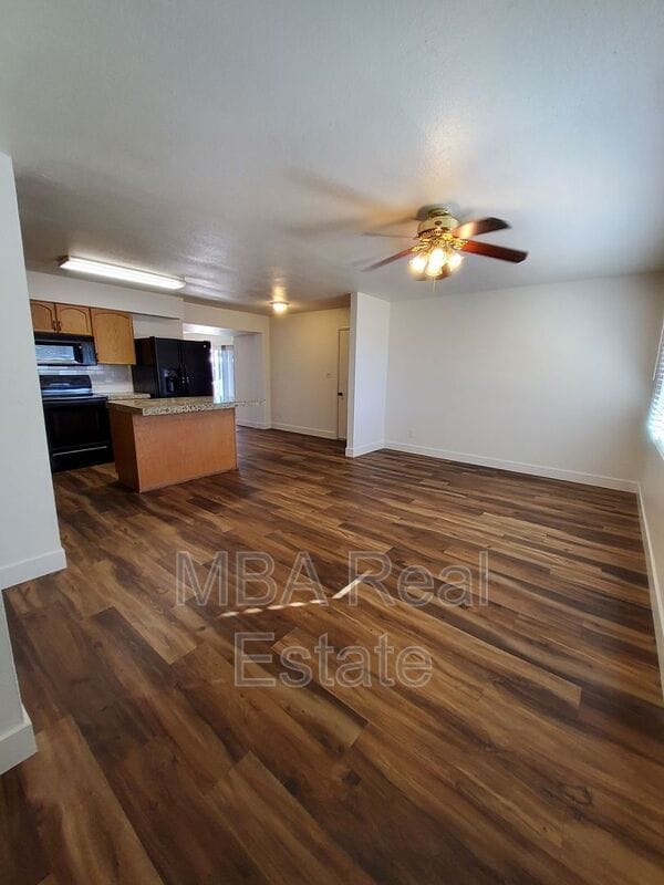 Building Photo - 1444 W Huntington Dr