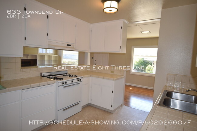 Building Photo - Aptos 2 BD/1.5 BA Close To Hidden Beach