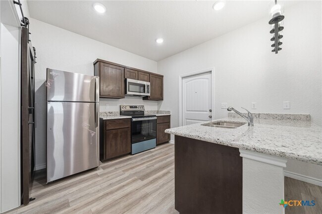 Building Photo - 126 Leon Ln