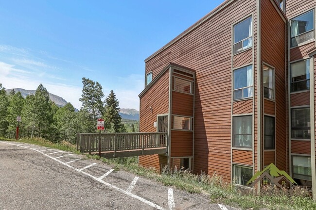 Building Photo - Winter Rental- Updated and quiet 2 bedroom...