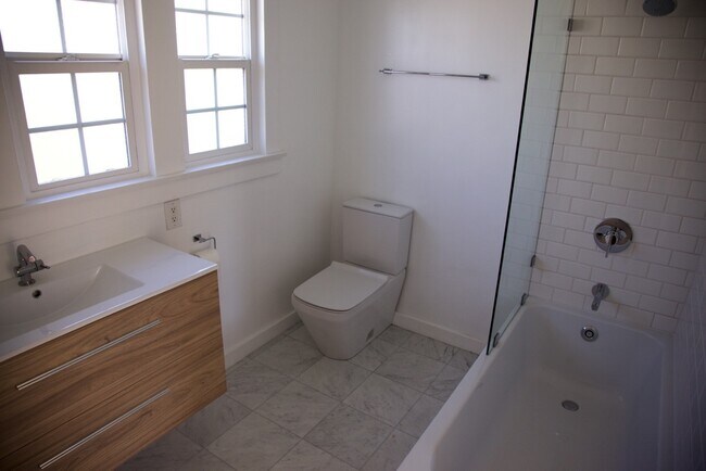 Building Photo - 1433 Talmadge St