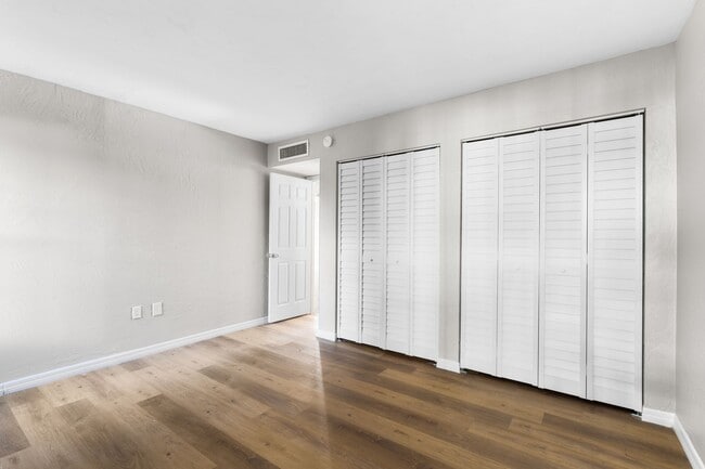 Building Photo - Fully Renovated 3BR/2BA Condo with Private Fenced Yard – Prime Location Near Oaks Mall & I-75