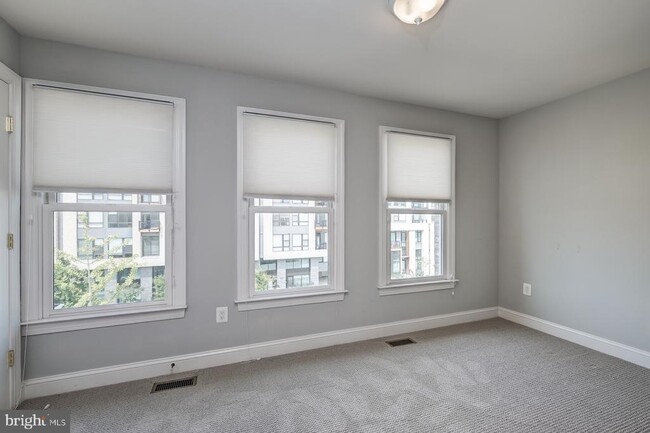 Building Photo - 1236 Harbor Island Walk