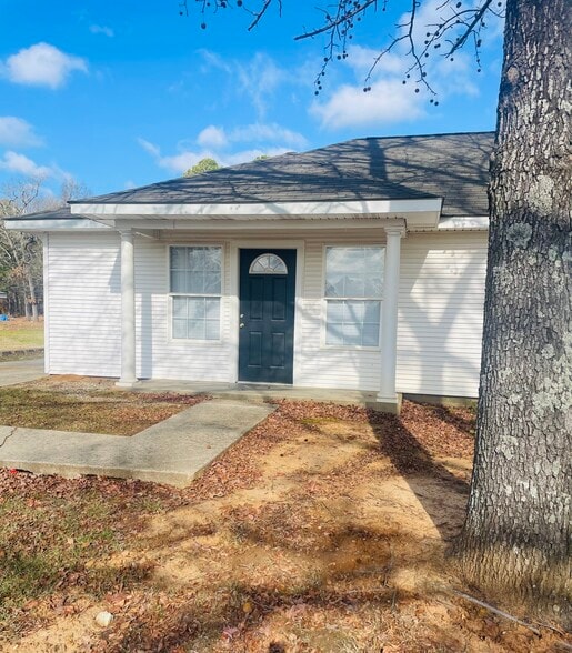 Building Photo - 126 Peavine Rd