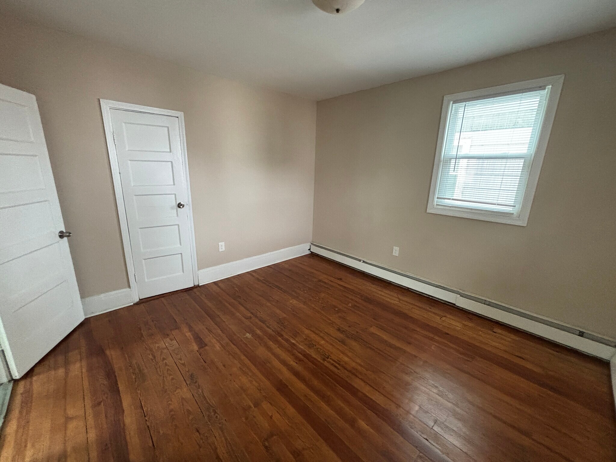 Building Photo - 182 Sheridan St