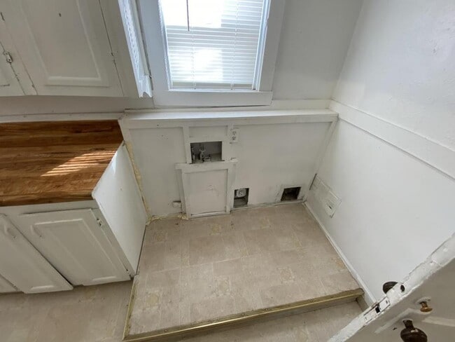 Building Photo - 815 Cleveland St