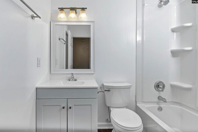 Building Photo - 100 Woodspur Rd