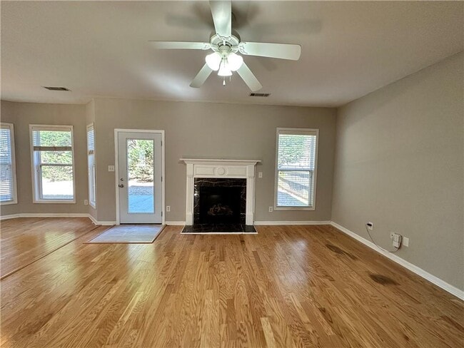Building Photo - 2403 Walnut Tree Ln