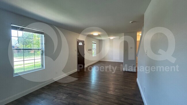 Building Photo - 905 Cedar Creek Dr