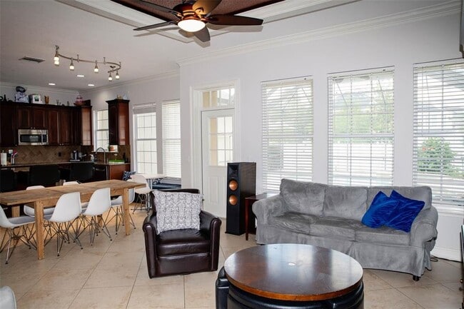 Building Photo - 411 Sycamore St