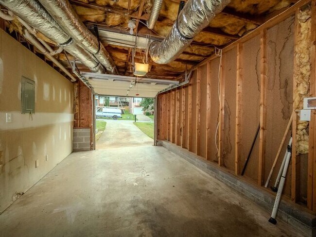 Building Photo - 2707 Sanibel Ln SE