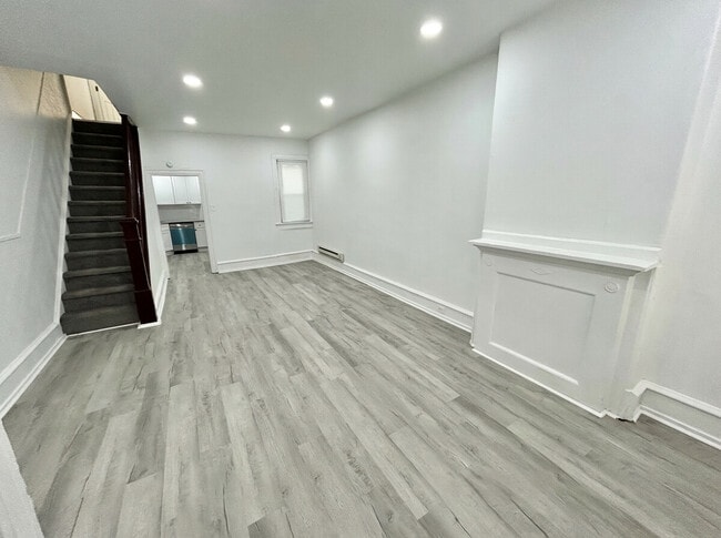 Building Photo - 2554 N Sartain St