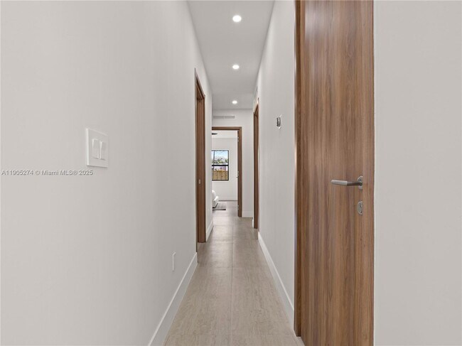 Building Photo - 543 NE 109th St