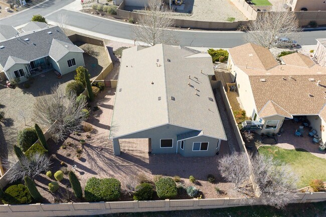 Building Photo - $300 off your move in costs. Now pets allowed! Beautiful 2 bed + den, 2 bath Home Located in Quai...