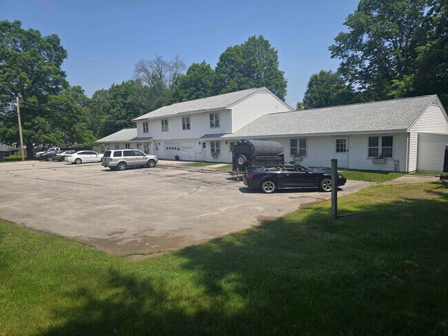 Primary Photo - 77 River St