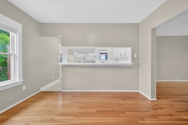 Building Photo - 2343 Wroxton Rd