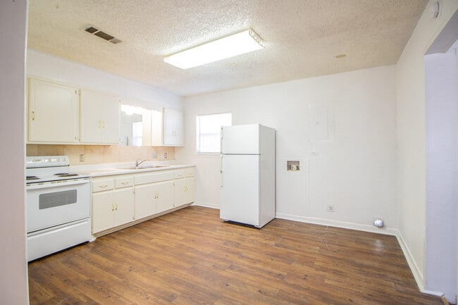 Building Photo - 4602 Detroit Ave