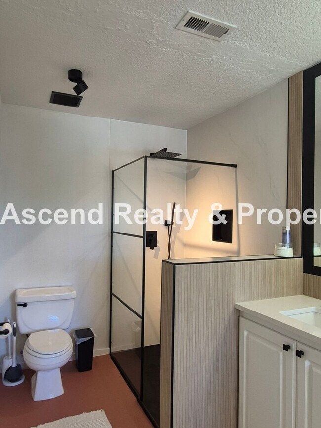 Building Photo - Outstanding 4bed+Office Bethany Area 2 Level Home Updated Throughout Available 6/22 or Sooner
