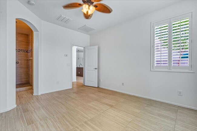 Building Photo - 9233 W Dreyfus Dr