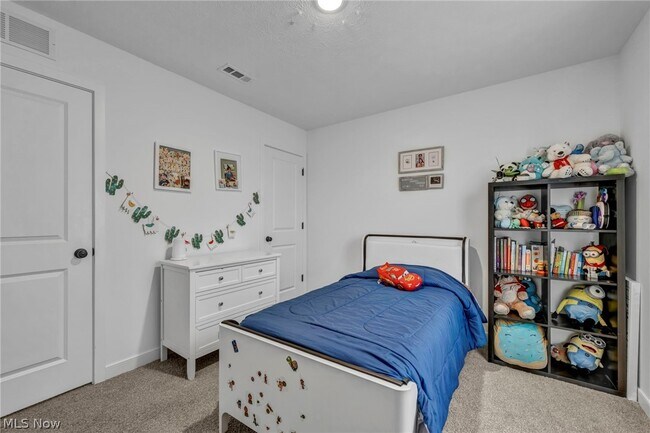 Building Photo - 704 Maple Hollow Ct
