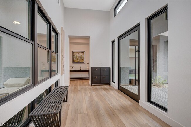 Building Photo - 779 Willits St