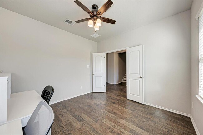Building Photo - 136 Finley St