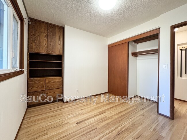 Building Photo - 4751 SW 53rd Ave