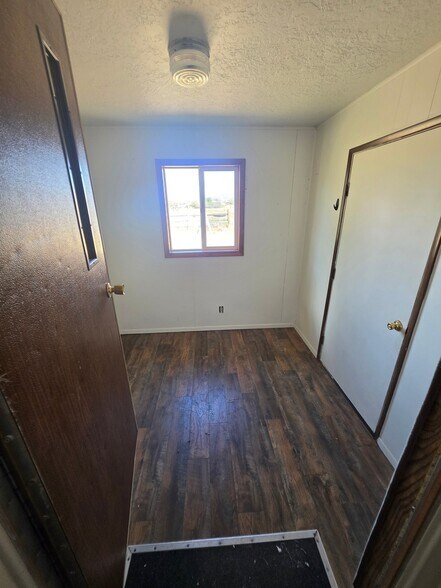Building Photo - 1112 US-30
