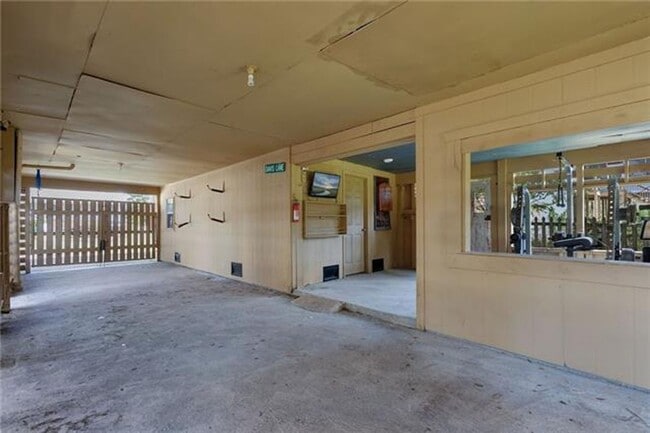Building Photo - 3113 Bayou View Dr