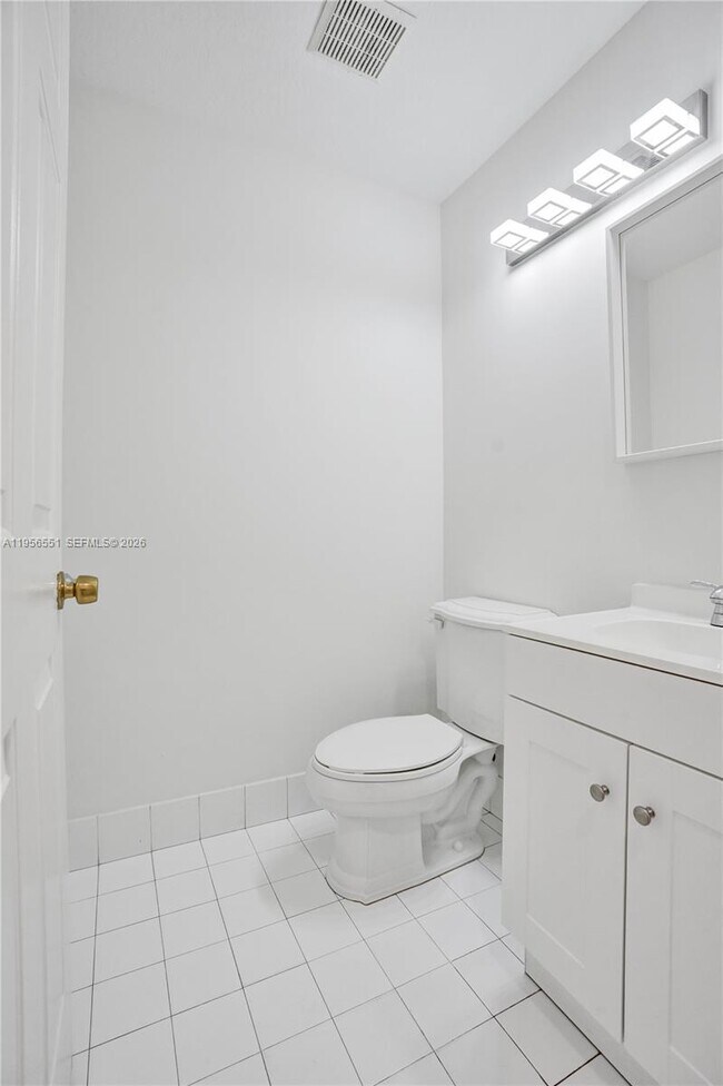 Building Photo - 5409 SW 41st St