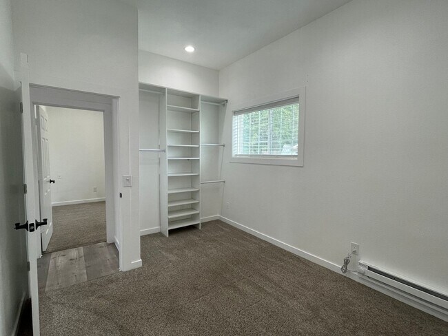 Building Photo - 312 S Kellogg St