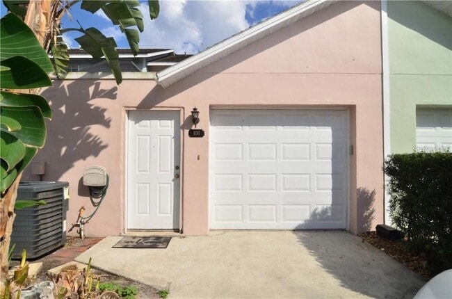 Building Photo - 106 S Primrose Dr