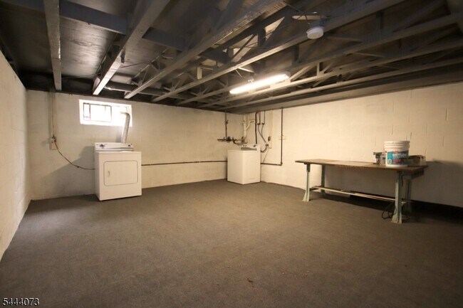 Building Photo - 1404 Normandy Ct