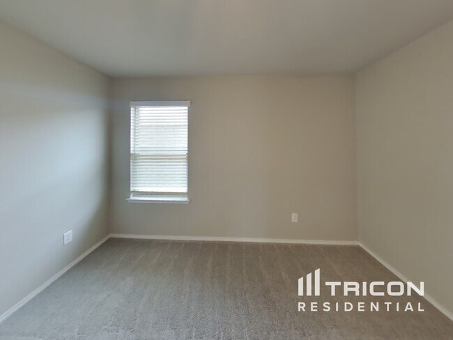 Building Photo - 2321 Triston St