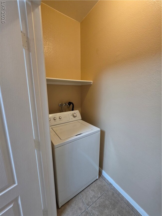 Building Photo - 904 Domnus Ln